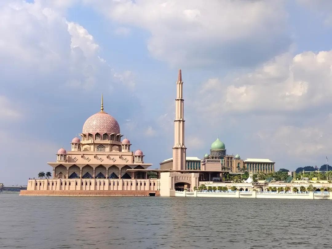 Putrajaya Optional Tour (Muslim Friendly)